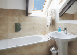 Huccaby en-suite bathroom